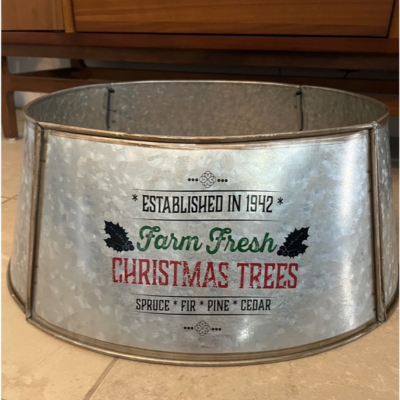 Festive Christmas Tree Collar - Picture 3 of 9